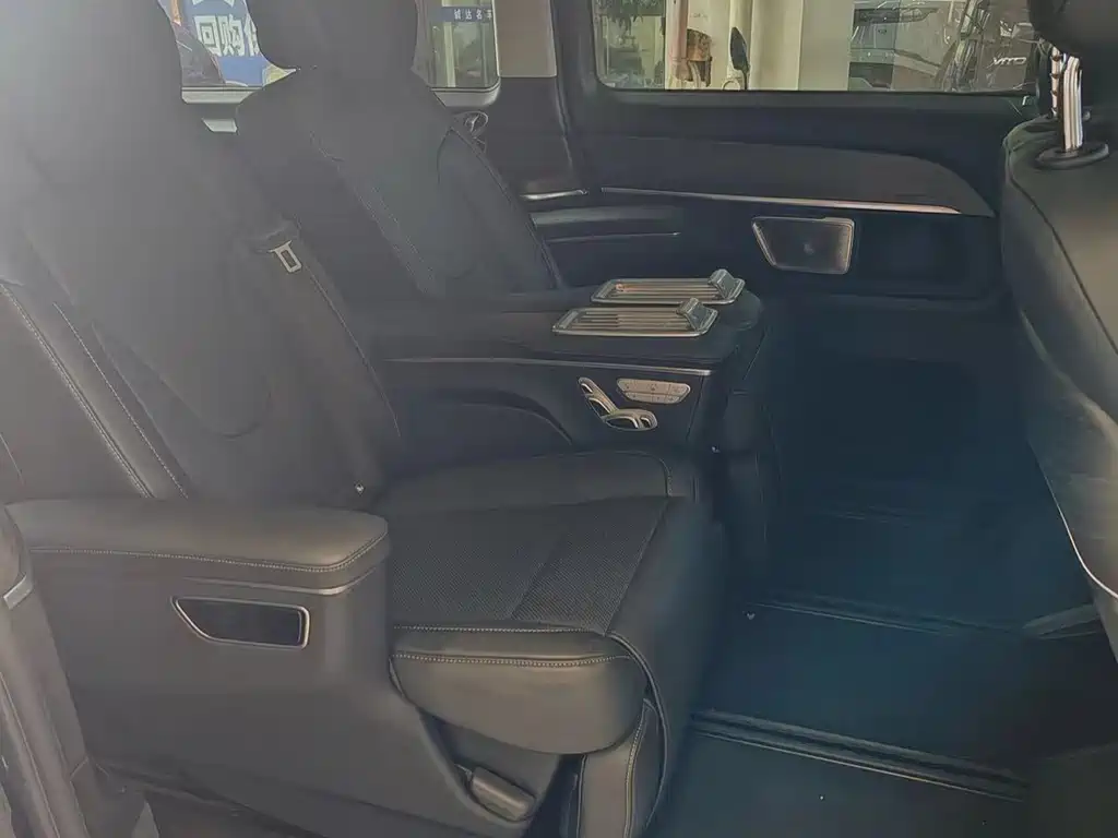 Mercedes-Benz V-Class V 2024 V 300 L Luxury