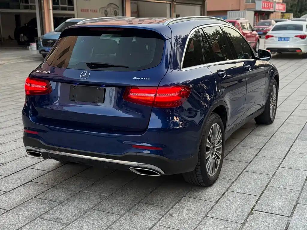 MERCEDES-BENZ GLC