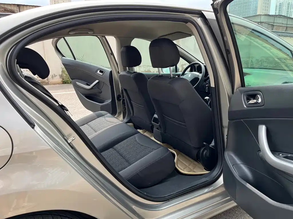 Peugeot 408 1.6L Manual Comfort Edition, фото 7