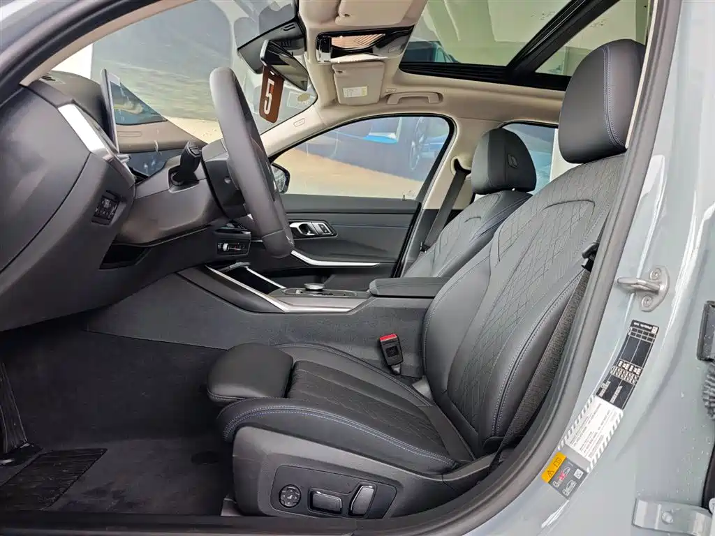 BMW i3 2025 eDrive 35 L