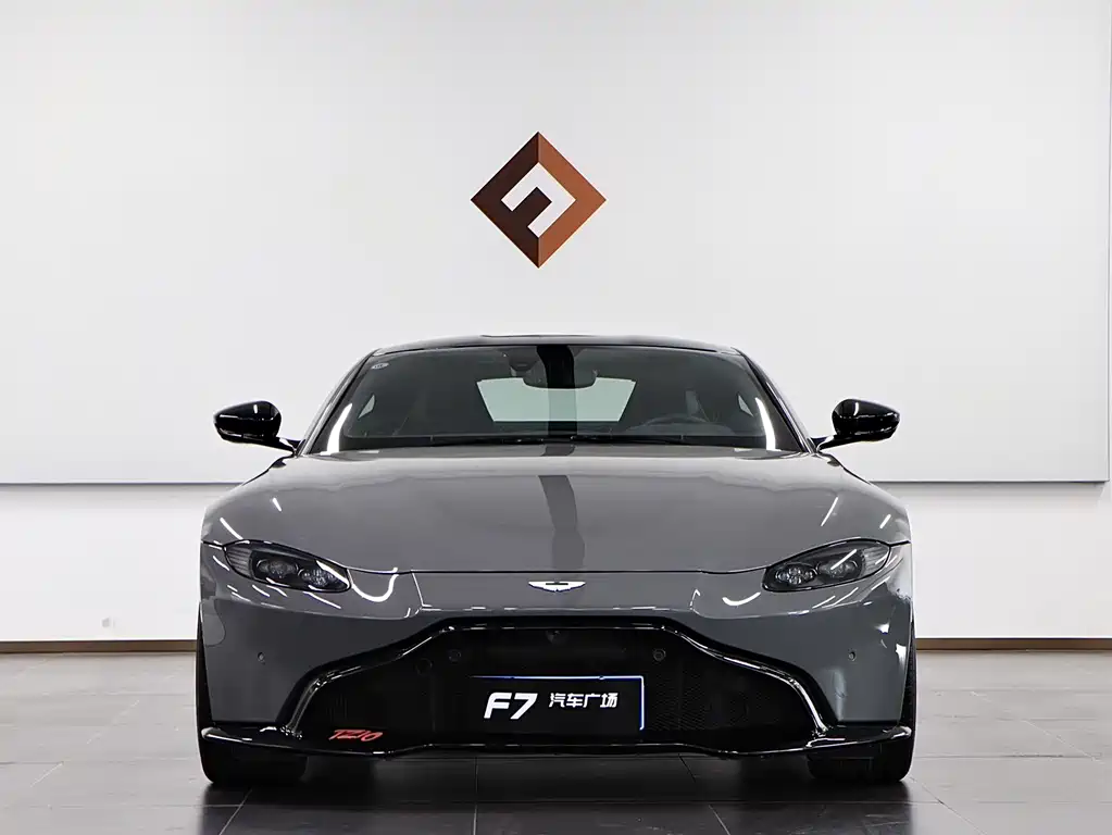 ASTON MARTIN V8 VANTAGE