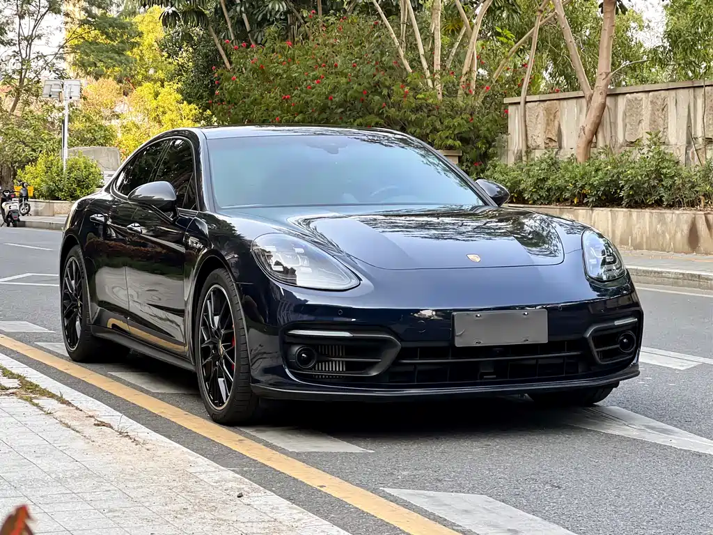 PORSCHE PANAMERA