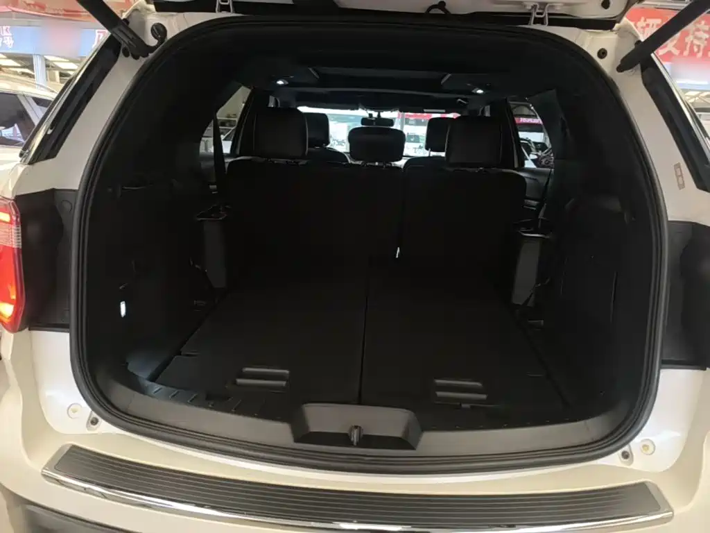 Ford Explorer (Import) — миниатюра 15
