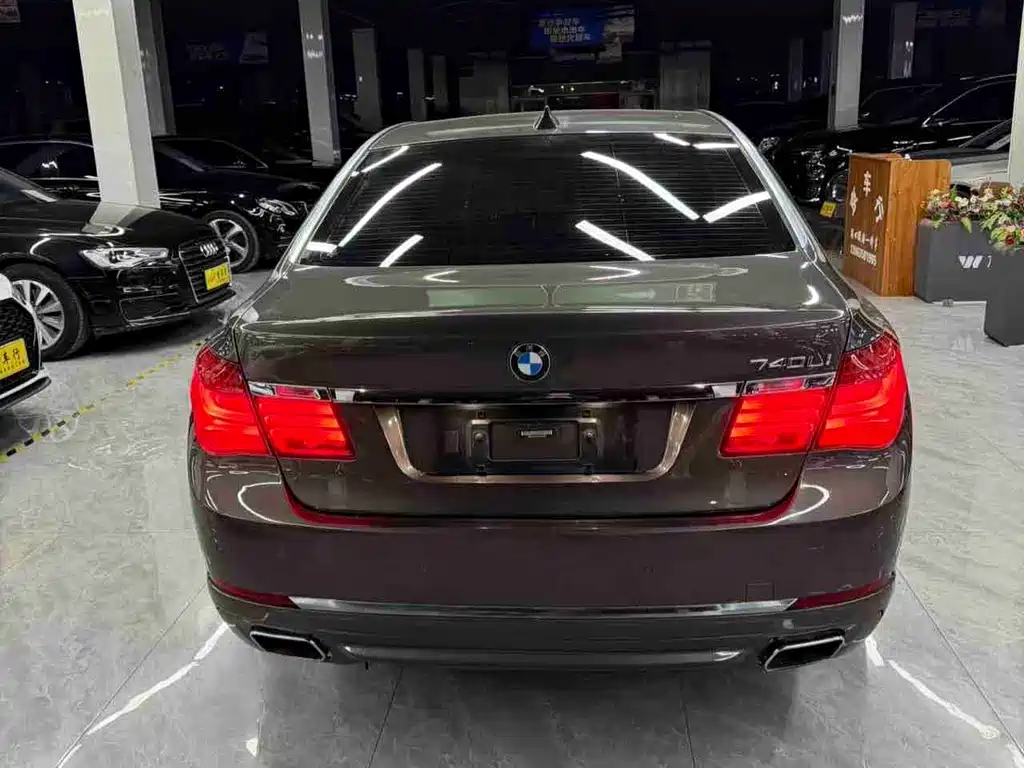 BMW 7 Series — миниатюра 5