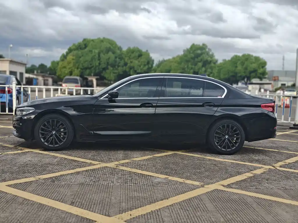 BMW 5 Series — миниатюра 3