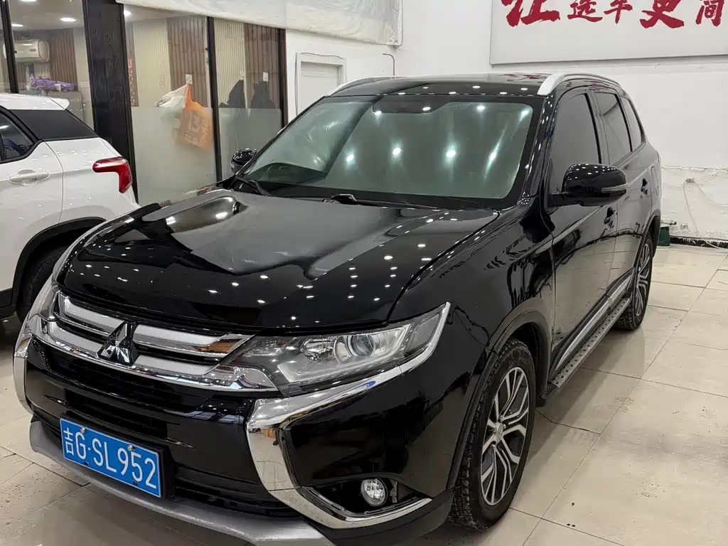 MITSUBISHI OUTLANDER
