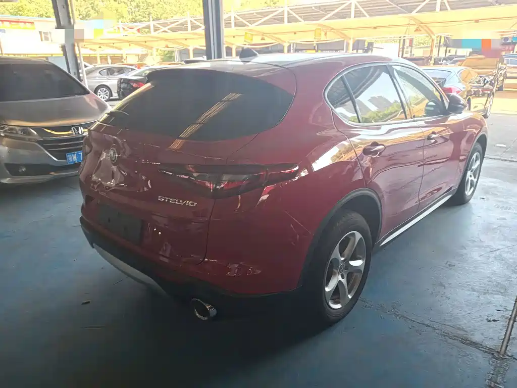Alfa Romeo Stelvio — миниатюра 11