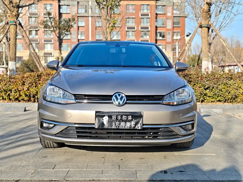 VOLKSWAGEN GOLF