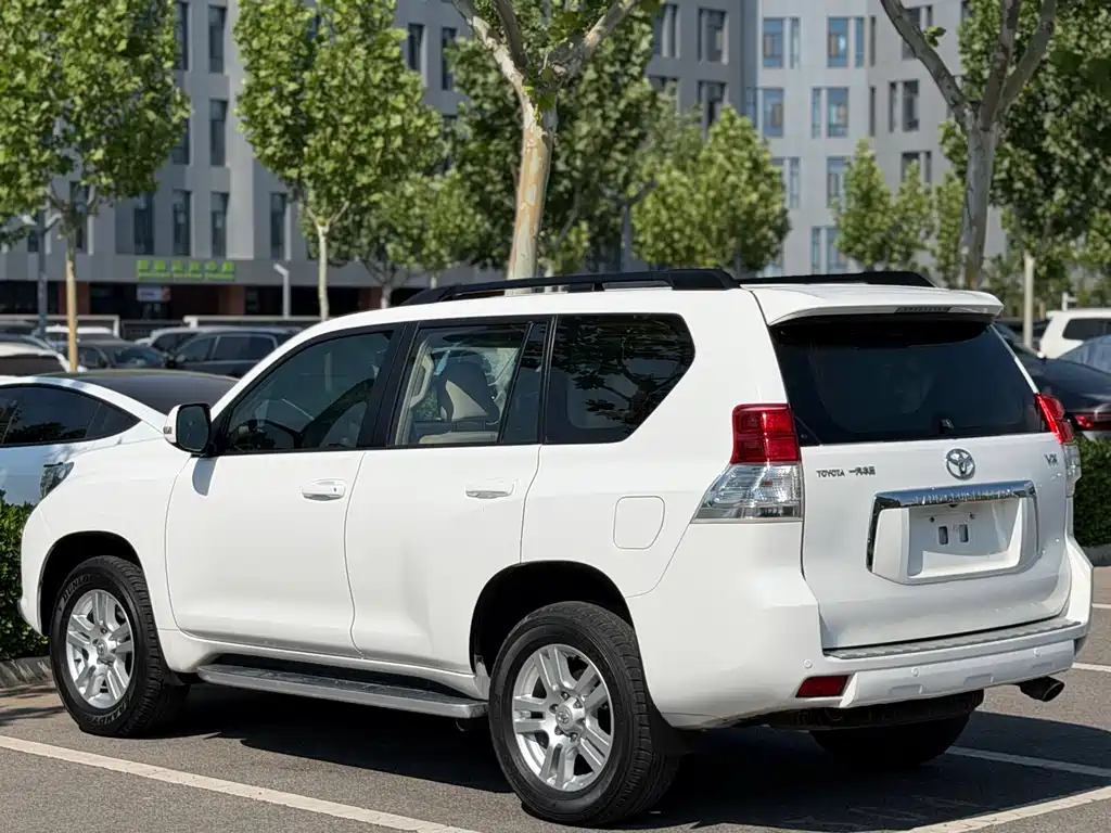 Toyota Land Cruiser Prado 2010 4.0L AT VX NAVI