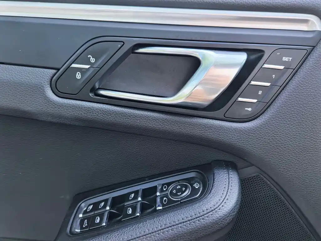 Porsche Macan — миниатюра 7