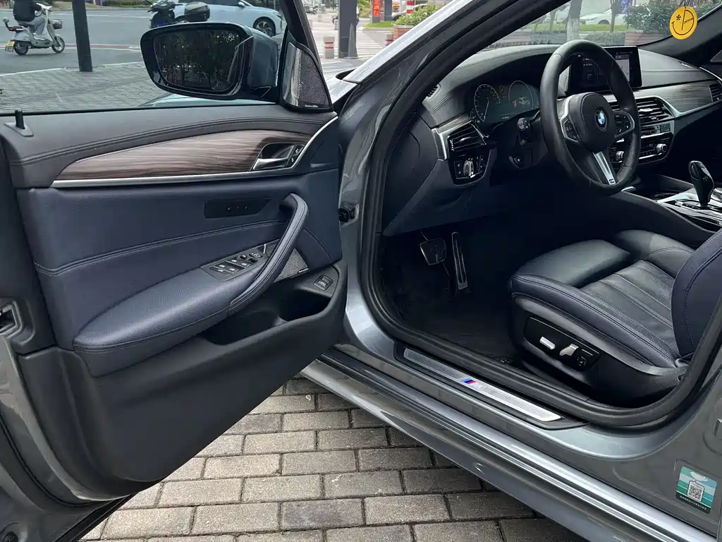 BMW 5 Series (Import) — миниатюра 4