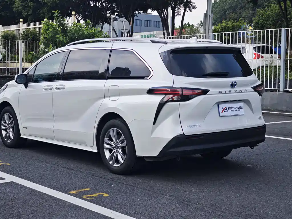 Toyota Sienna — миниатюра 5