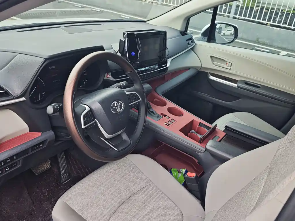 Toyota Sienna — миниатюра 9