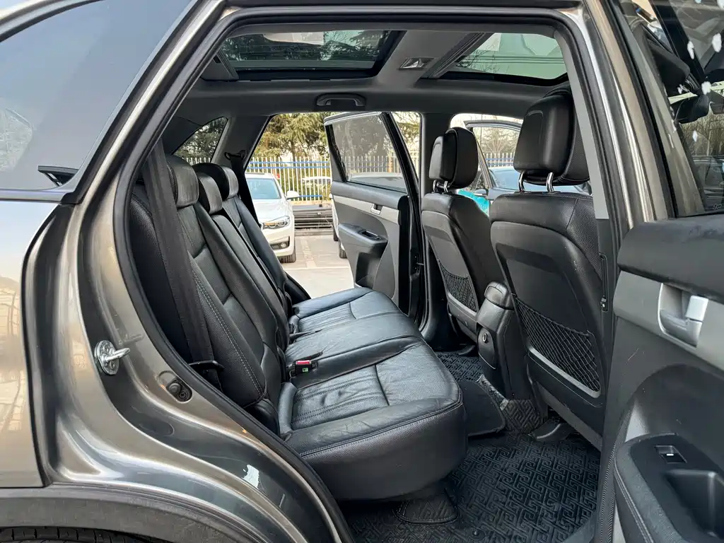 Kia Sorento 2.4L Gasoline Luxury Edition, фото 13