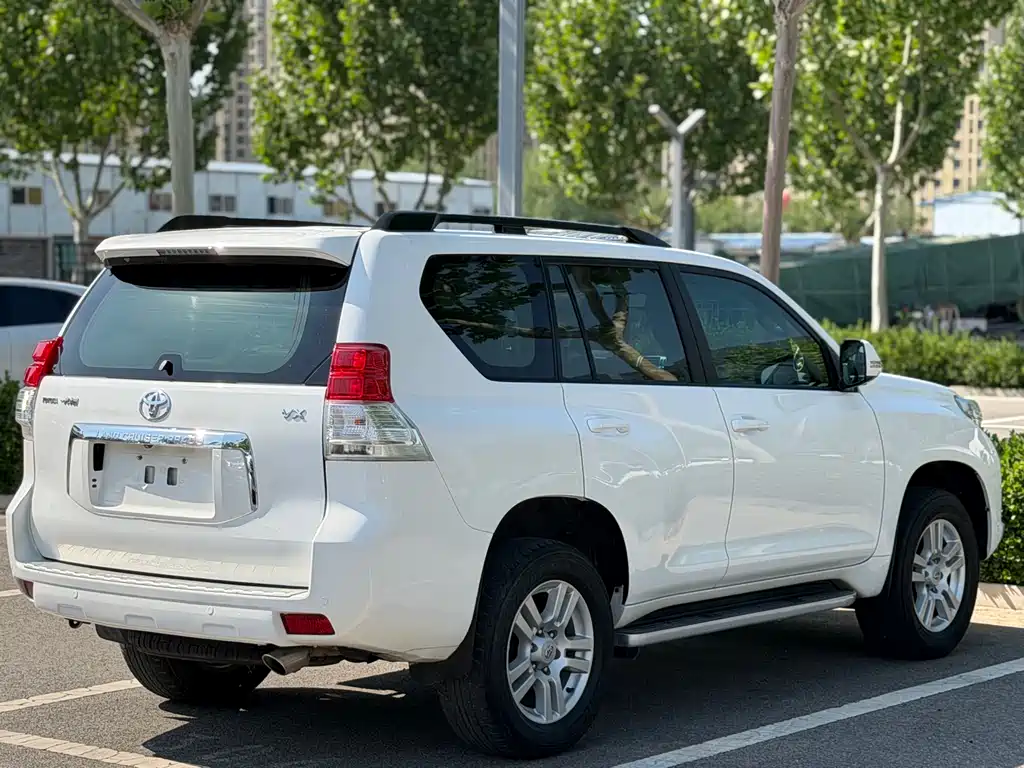 Toyota Land Cruiser Prado 2010 4.0L AT VX NAVI