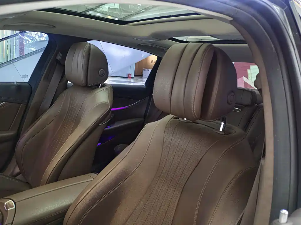 Mercedes-Benz E-Class — миниатюра 12