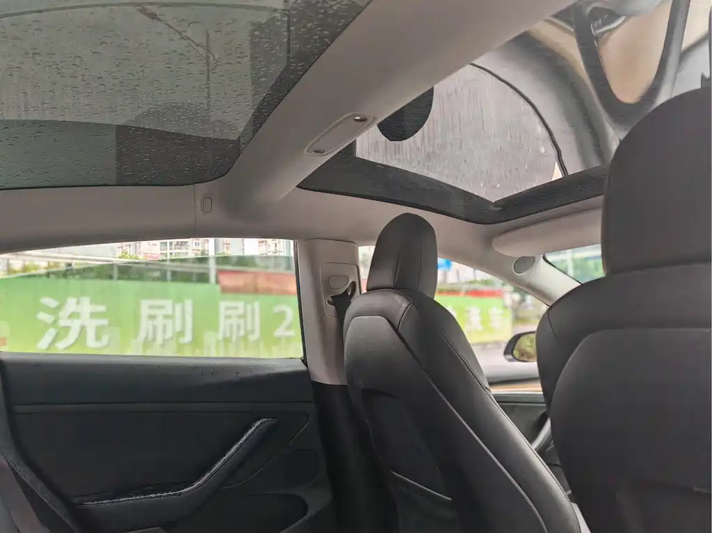Tesla Model 3 — миниатюра 10