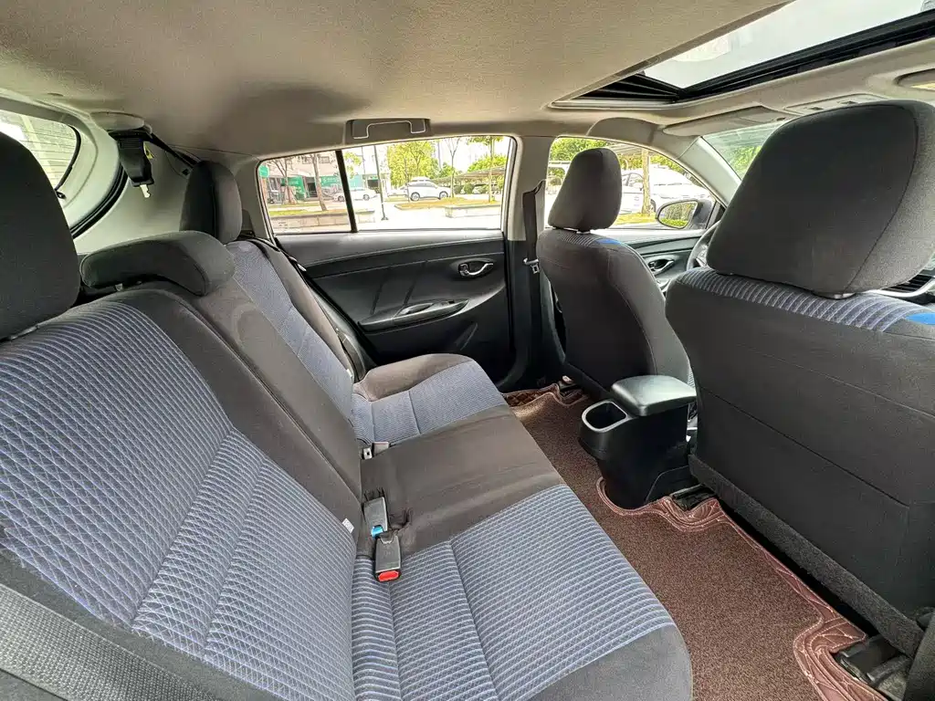 Toyota Yaris L — миниатюра 8