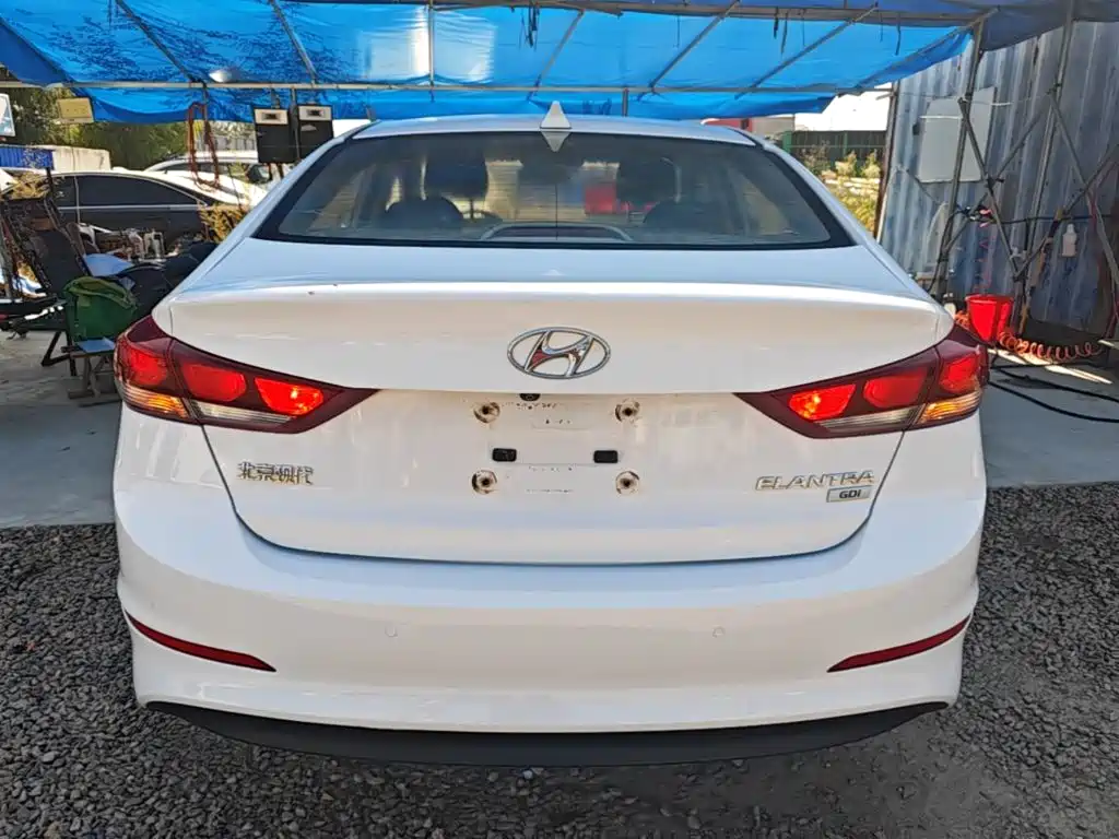 Hyundai Elantra — миниатюра 6
