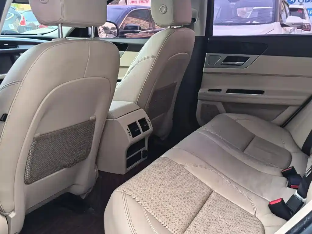 Jaguar XF XF 2.0T 2WD Elegance Edition, фото 8
