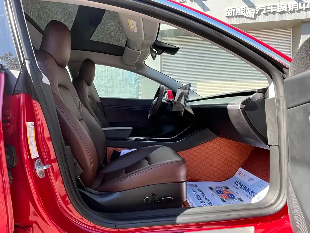 Tesla Model 3 — миниатюра 15