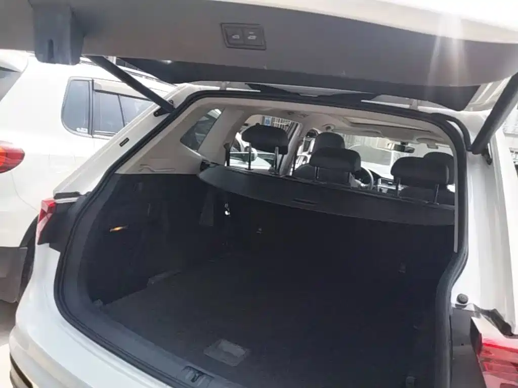 Volkswagen Tiguan L — миниатюра 19