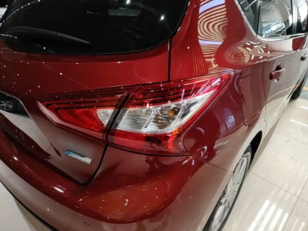 Nissan Tiida — миниатюра 8