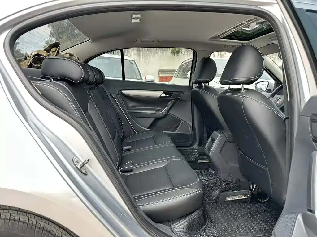 Volkswagen Lavida — миниатюра 9