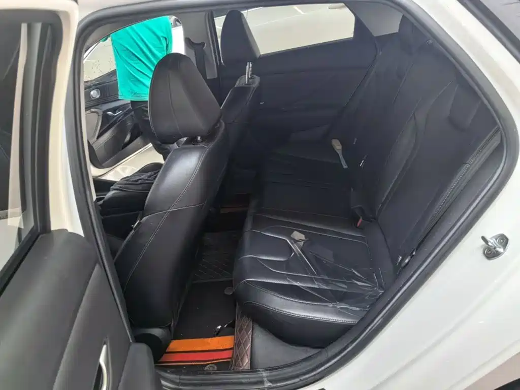 Hyundai Elantra — миниатюра 17