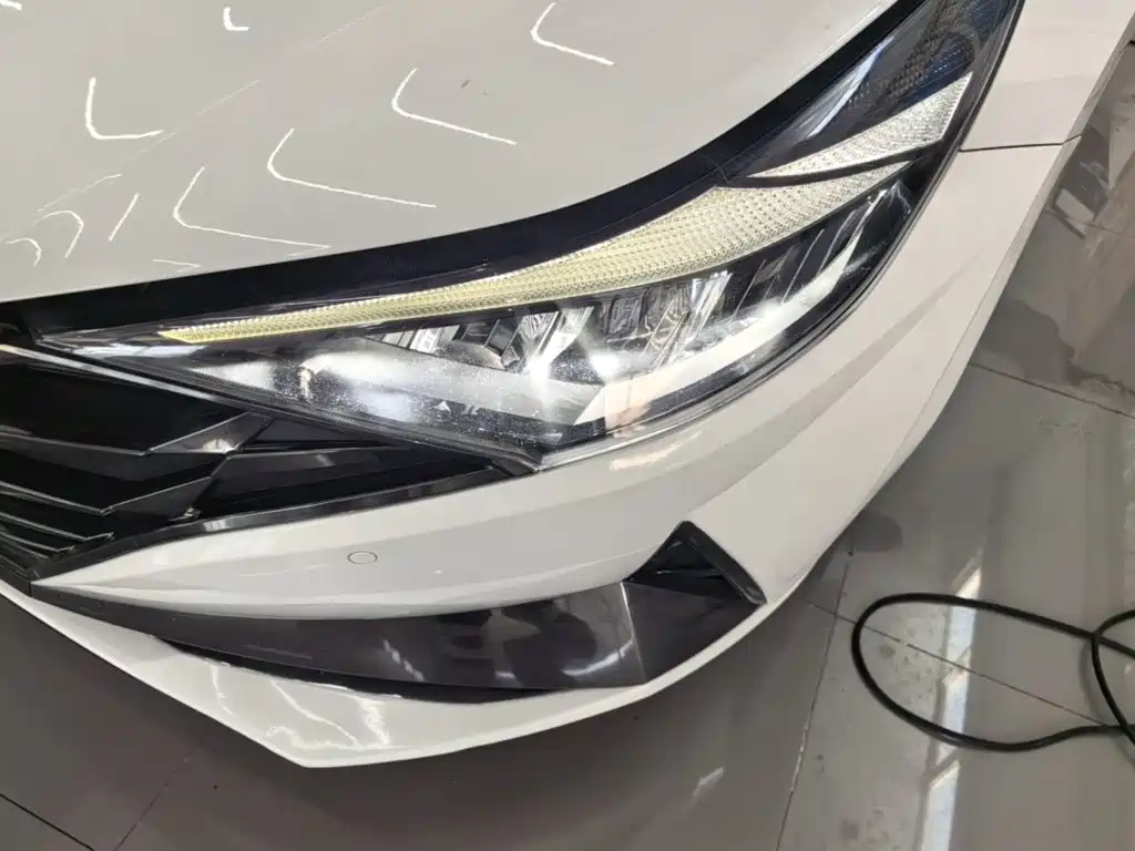 Hyundai Elantra — миниатюра 24