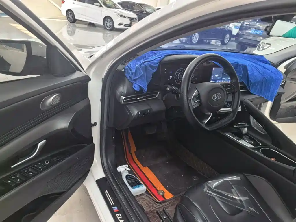 Hyundai Elantra — миниатюра 16