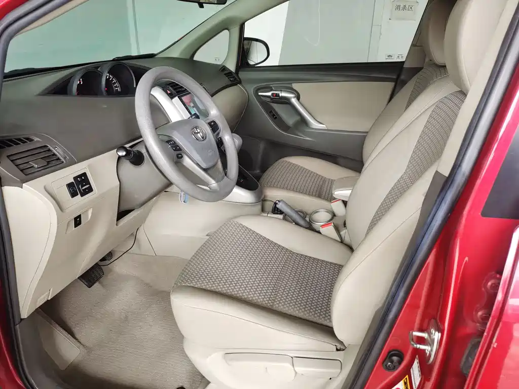 Toyota Verso — миниатюра 9