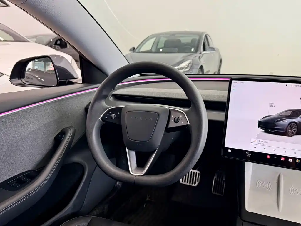 Tesla Model 3 — миниатюра 10
