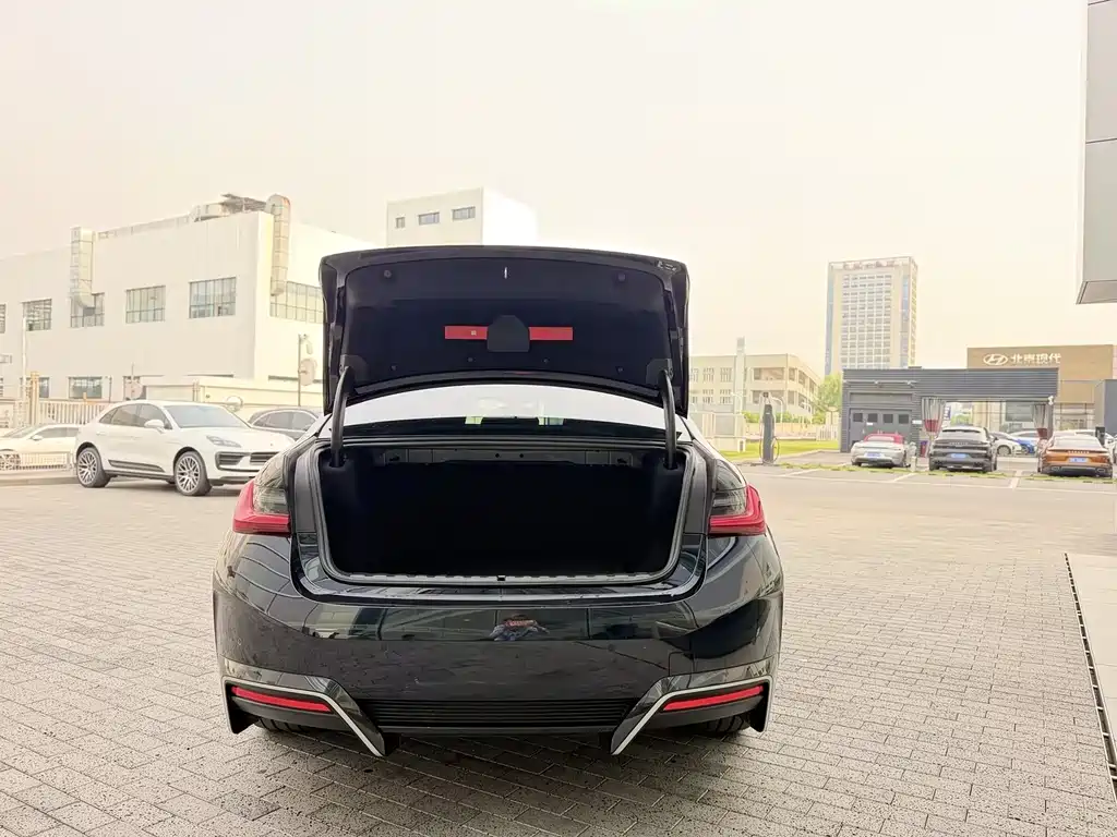 BMW i3 2024 eDrive 35 L