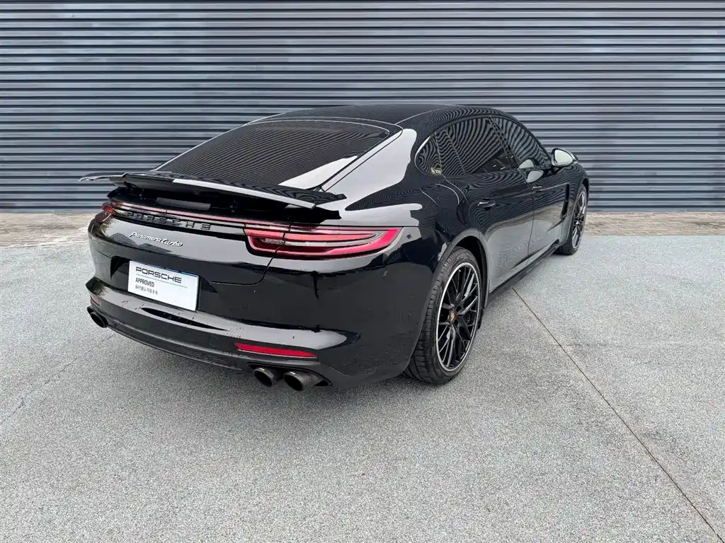 PORSCHE PANAMERA
