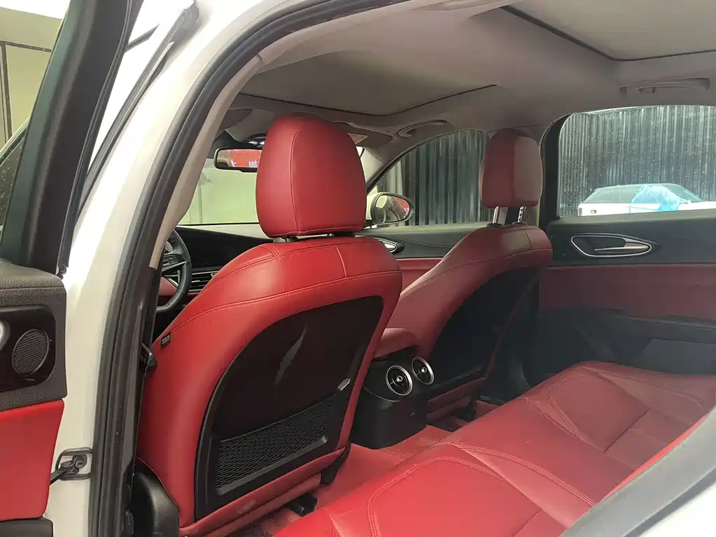 Alfa Romeo Giulia — миниатюра 13
