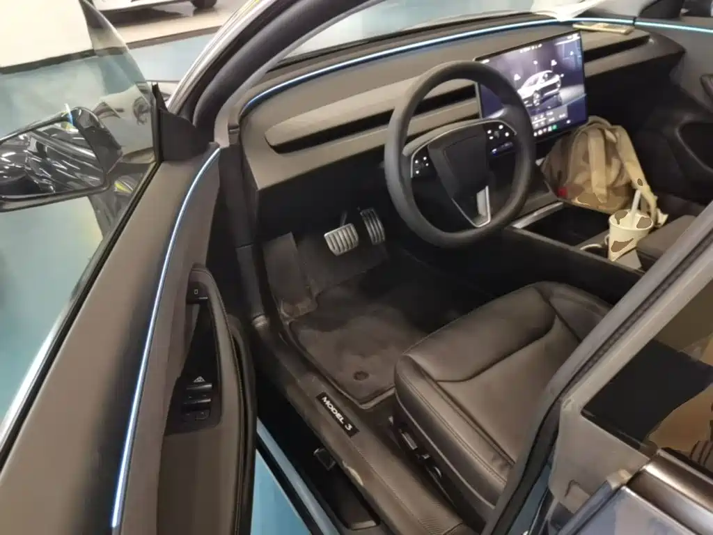 Tesla Model 3 — миниатюра 16
