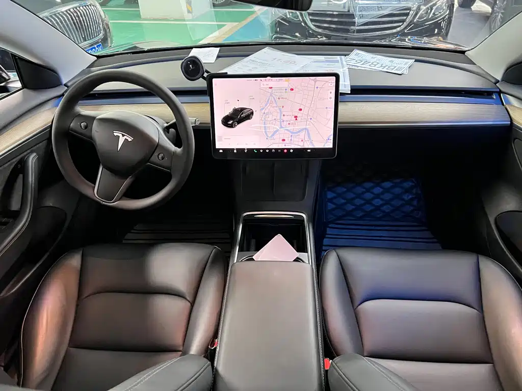 Tesla Model 3 — миниатюра 8