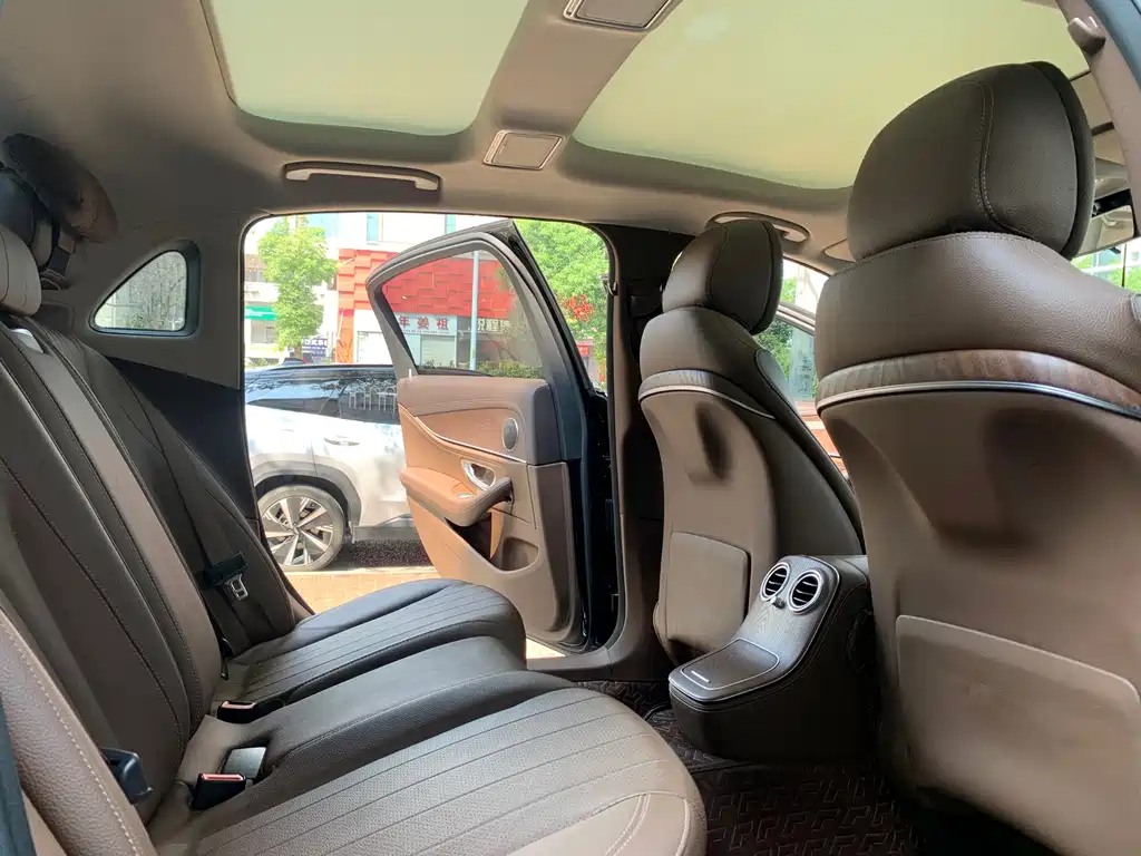 Mercedes-Benz E-Class — миниатюра 11