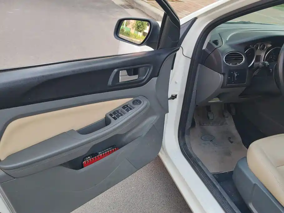 Ford Focus 2013 1.8L MT