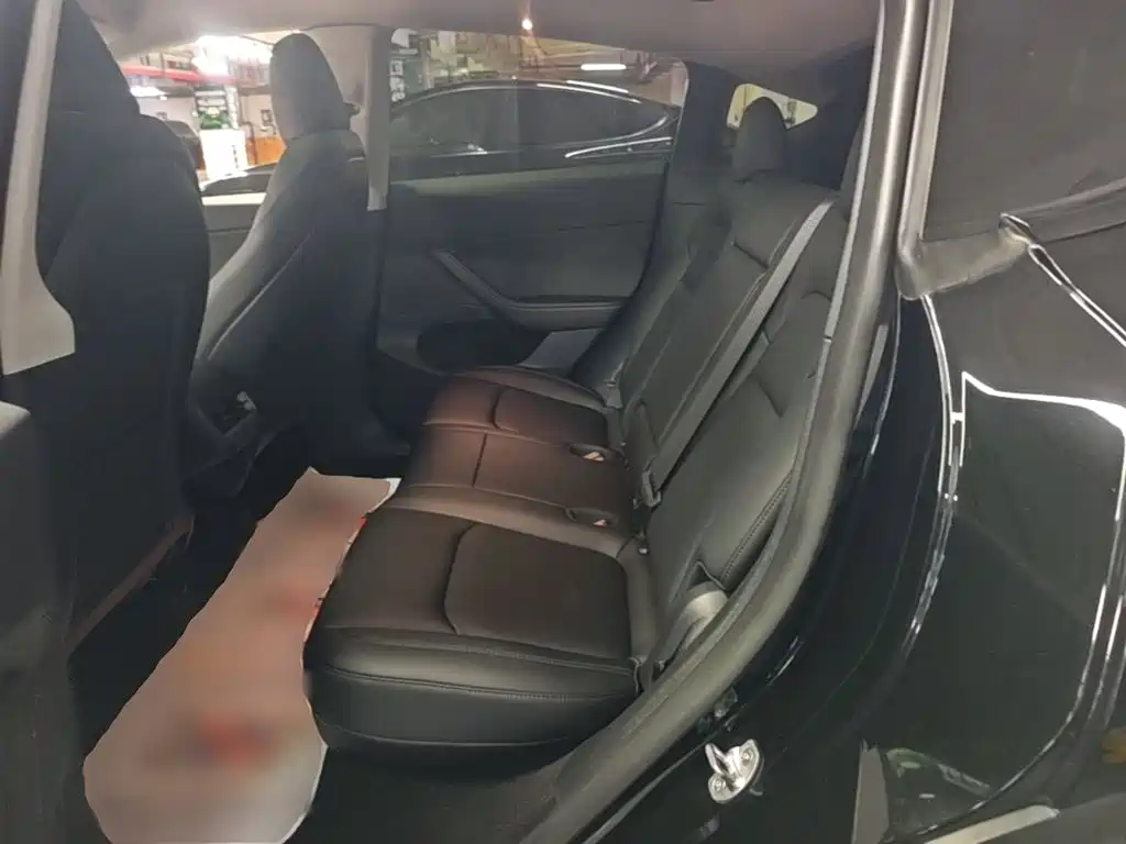 Tesla Model Y — миниатюра 17