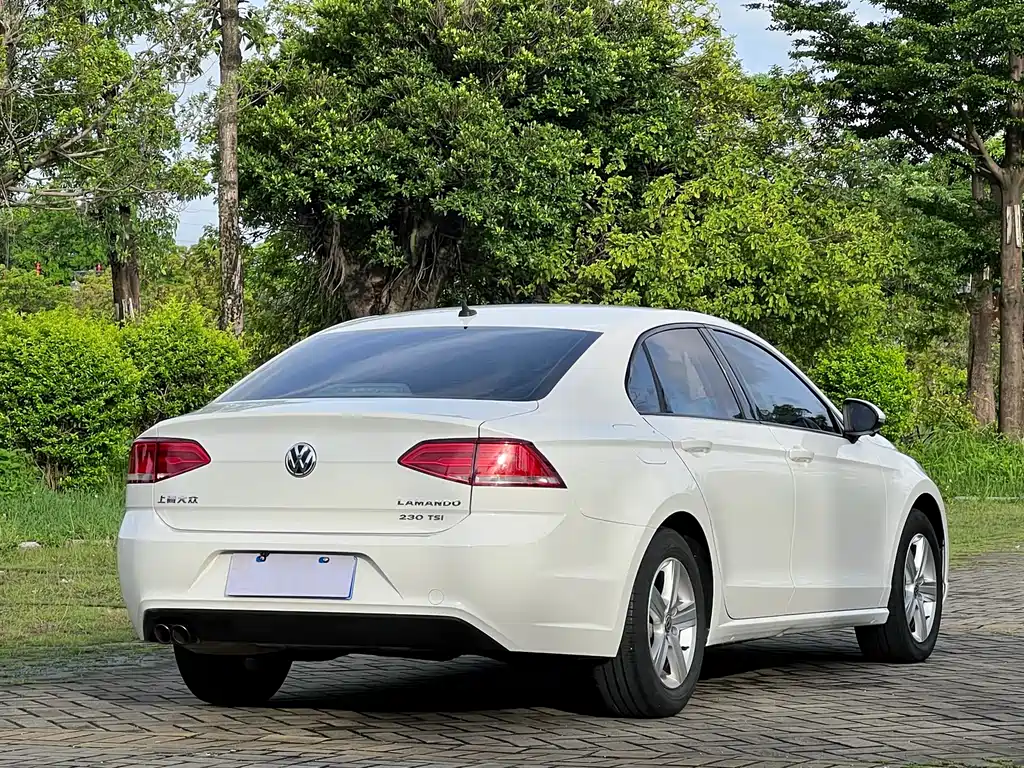 Volkswagen Lamando 2015 230TSI DSG