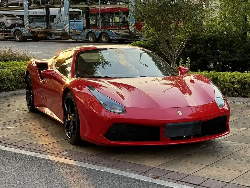 FERRARI 488