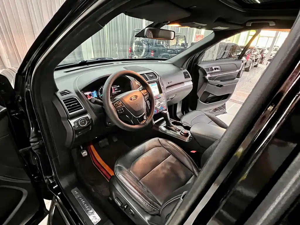 Ford Explorer (Import) — миниатюра 9