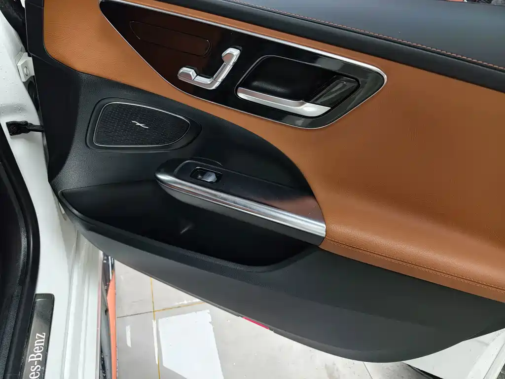 Mercedes-Benz C-Class — миниатюра 12