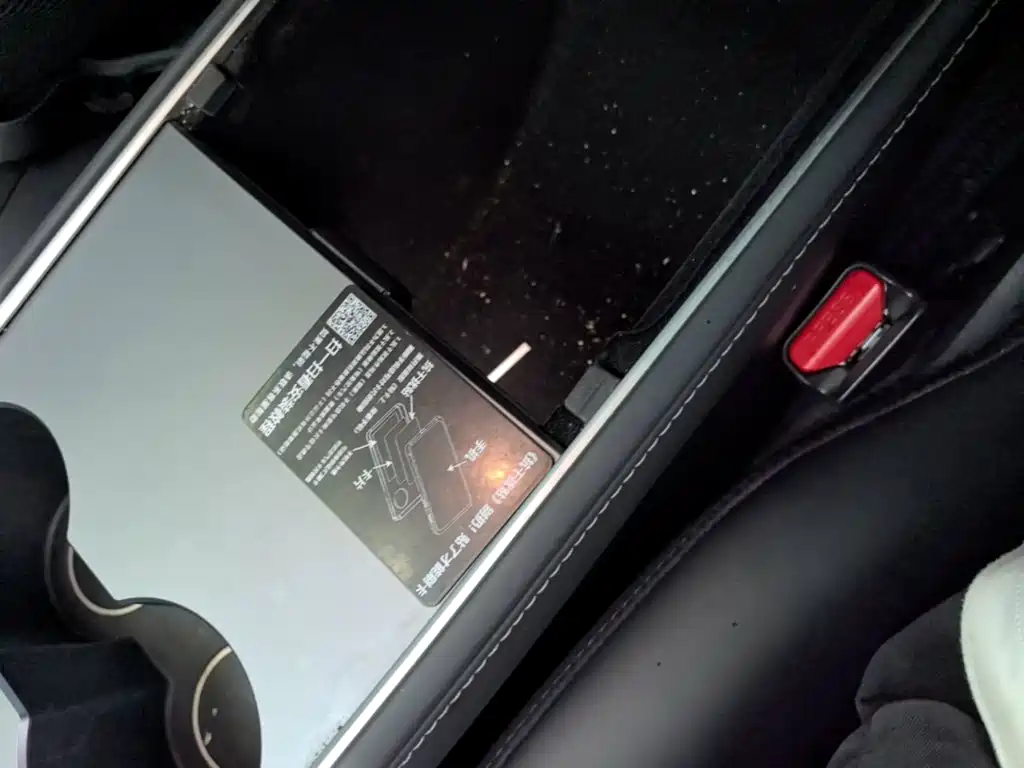 Tesla Model Y — миниатюра 9