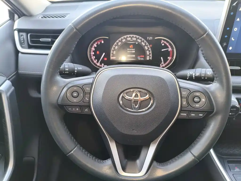 Toyota RAV4 — миниатюра 9