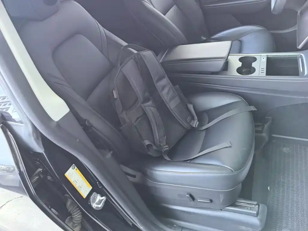 Tesla Model Y — миниатюра 25