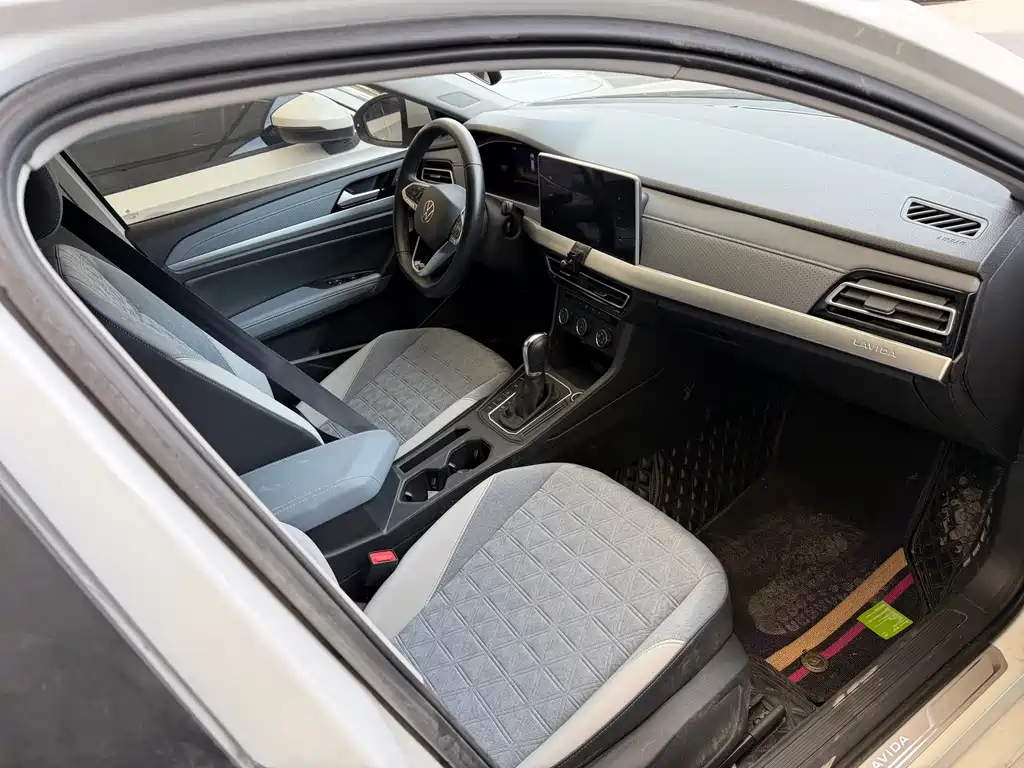 Volkswagen Lavida — миниатюра 9