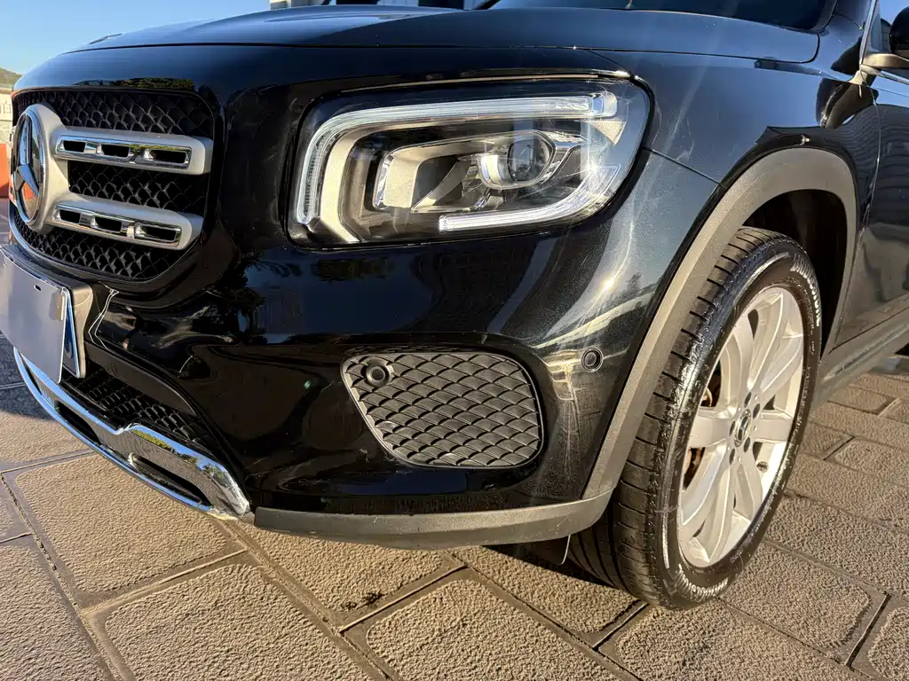 MERCEDES-BENZ GLB